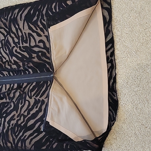 BCBGMaxAzria Irisa Pencil Skirt Size M - Picture 3 of 8